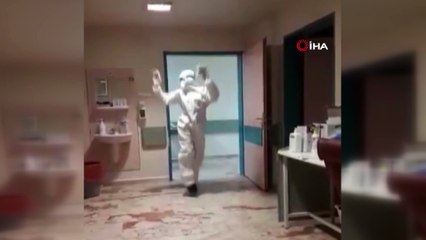 Korona nedeniyle yoğun bakımda hasta kalmayınca sağlıkçılar böyle sevindi