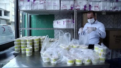 Bin 500 ailenin evine düzenli olarak iftarlık götürülüyor