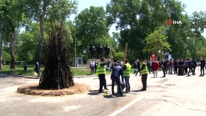 Korona virüs, bin 400 yıllık ateşin yanmasına mani olamadı