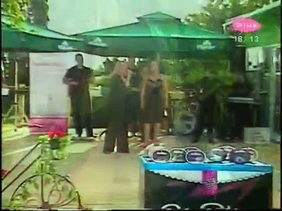 Vesna Zmijanac i Snezana Djurisic - Idi, siroko ti polje - LIVE - Lea Kis u Lepezi (TV Pink 2010)