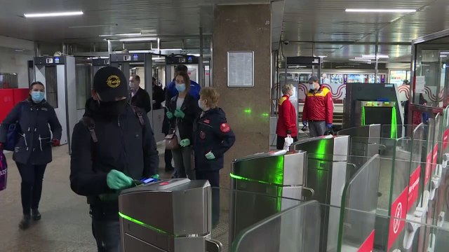 Mandatory wearing of masks and gloves on all Moscow public transport