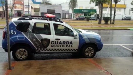 GM é mobilizada para conter mulher em surto de nervosismo na Farmácia Básica da Av. Tancredo Neves