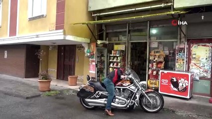 Bu kez öderken görüntülendi... Motosikletiyle geldi bakkal defterini satın alıp gitti