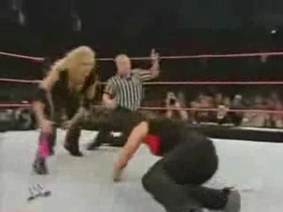 1.5.04 Trish Stratus vs Molly Holly