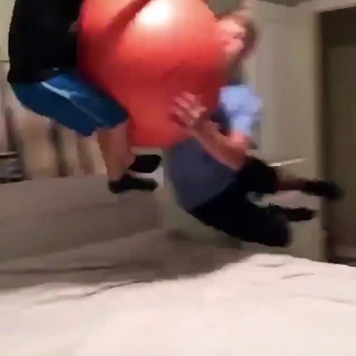 Quand papa se met au catch avec son fils... Jeu dangereux