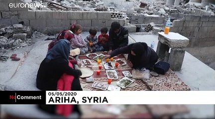 Displaced Syrians break Ramadan fast amid rubble of former home