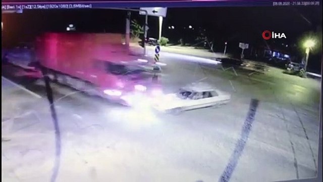 Seydikemer'de feci kaza... Kaza anı kamerada: 2 ölü