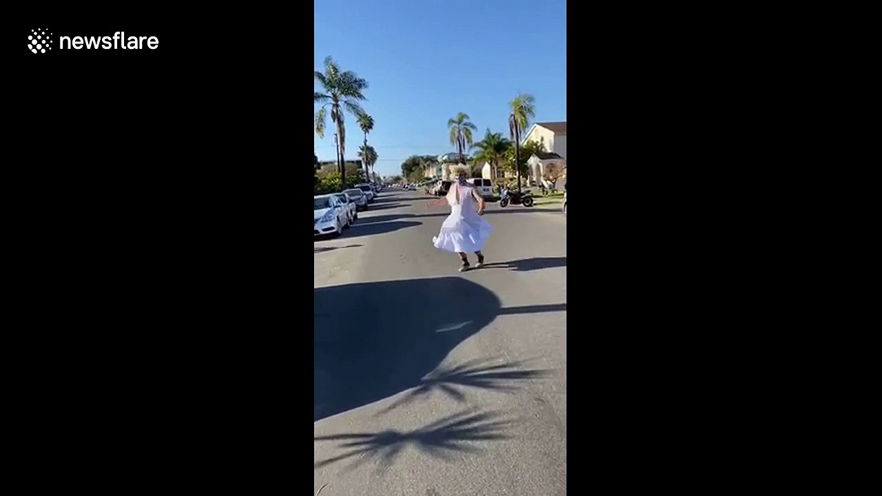Man dressed as Marilyn Monroe dances in San Diego while quarantined