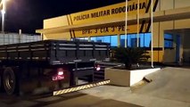 Caminhão furtado em Santa Catarina é recuperado pela PRE em Iporã; dois foram presos