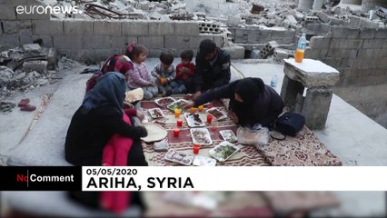 Displaced Syrians break Ramadan fast amid rubble of former home