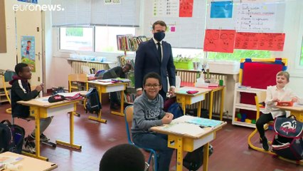 Macron visita una escuela para dar tranquilidad antes de la reapertura "gradual y concertada"
