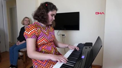 ANTALYA Karanlık dünyasında notalarla yaşam buldu