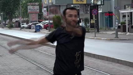 ANTALYA 30 YILLIK BERBER, TRAMVAY YOLUNDA MARATONA HAZIRLANIYOR