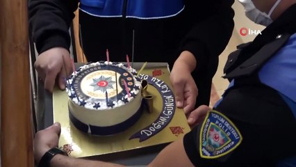 Polisin Doğum Günü Sürprizi Emektar Avukatı Duygulandırdı