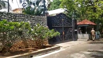 சென்னை போயஸ்கார்டனில் உள்ள மறைந்த முன்னாள் முதல்வர் ஜெயலலிதாவின் வேதா இல்லத்தை நினைவு இல்லமாக மாற்றும் பணி தீவிரம்- ஜெயலலிதா இடத்தை கையகப்படுத்துவதற்கான அறிவிப்பை வெளியிட்டது தமிழக அரசு