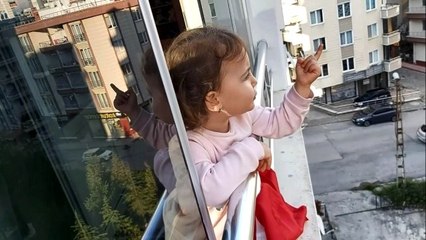 2,5 yaşındaki minik Derin'den yasağa uymayanlara ilginç tepki: Sizi doktora götürürüm, iğne yapar 'cıss' diye