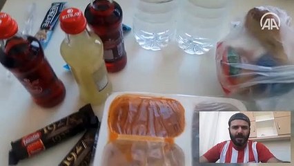 Karantina yurdundaki hizmeti çektiği videoda övgü dolu sözlerle anlattı