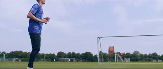 Football volley shooting