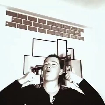 51ème Jour de Confinement Tuto/ comment changer rapidement les cordes de sa guitare classique !