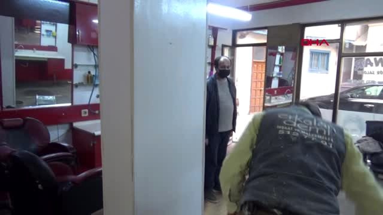 AFYONKARAHİSAR Sandıklı'da berberler açılışa hazırlanıyor