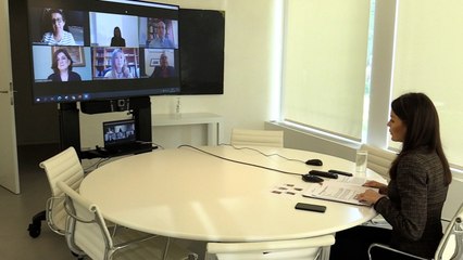 La reina Letizia muestra su apoyo a las familias de personas sordas