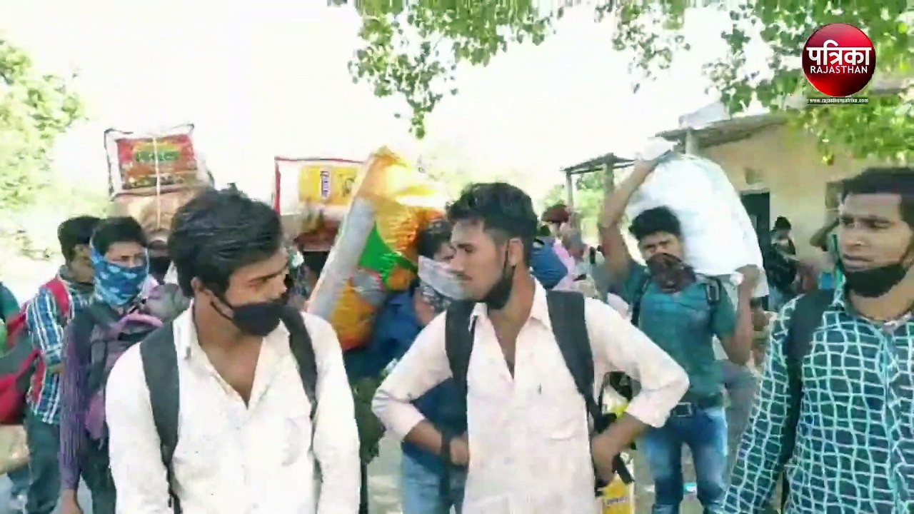 VIDEO : फैक्ट्रियों में नहीं मिल रही मजदूरी, श्रमिकों का पैदल पलायन