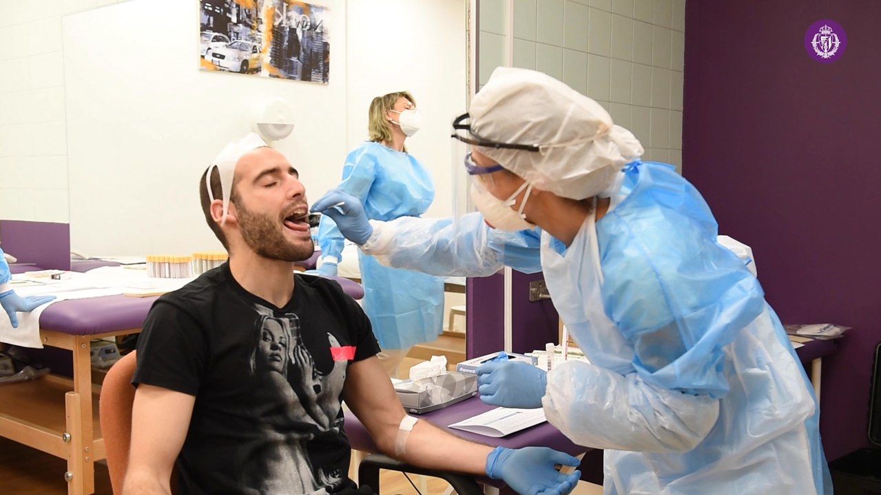 Realización de test de coronavirus a la plantil...