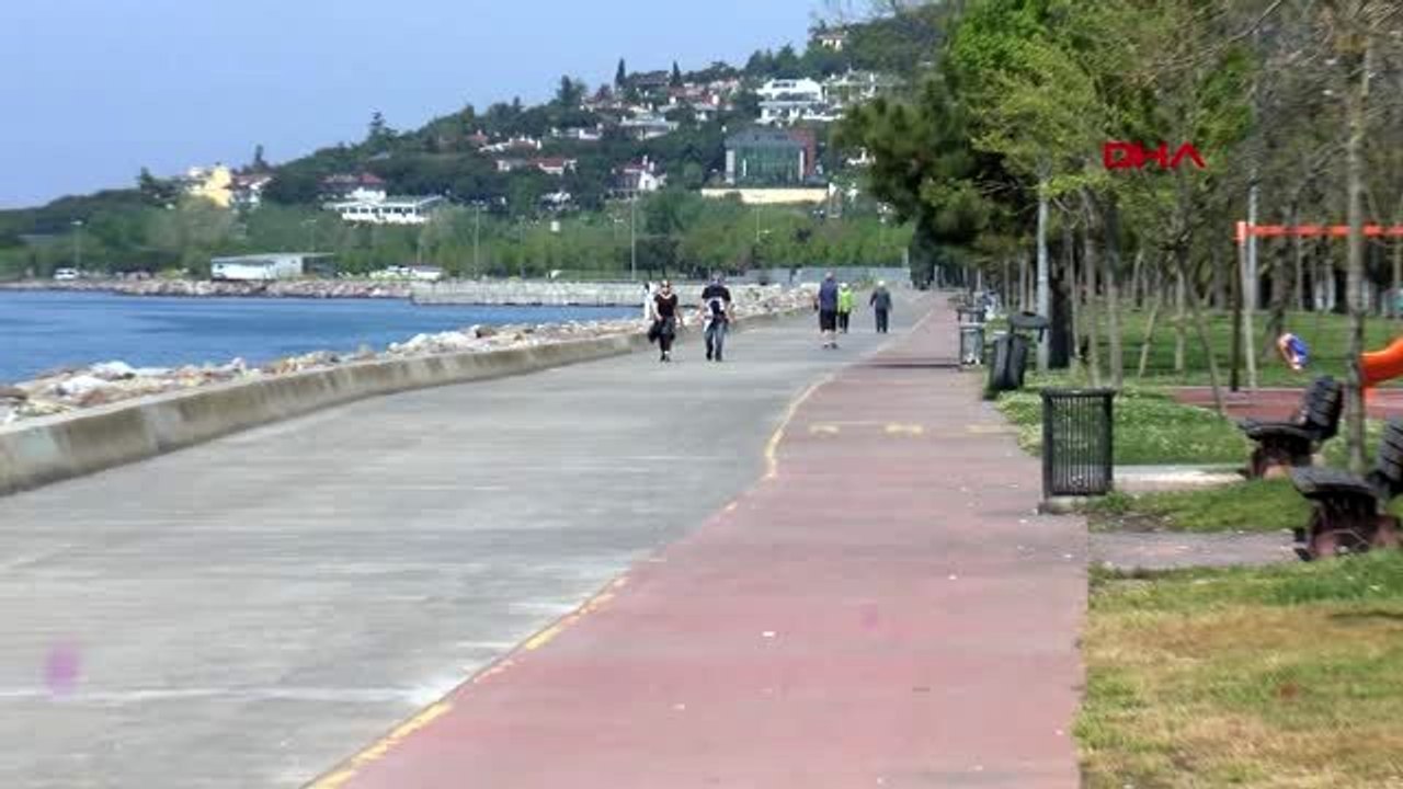 GÜNEŞLİ HAVAYI FIRSAT BİLİP YASAĞA RAĞMEN SAHİLLERE KOŞTULAR