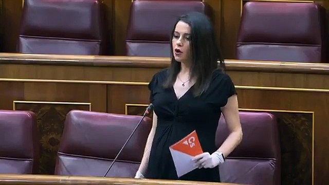Arrimadas carga contra el Gobierno de Sánchez e Iglesias tras salvarles políticamente