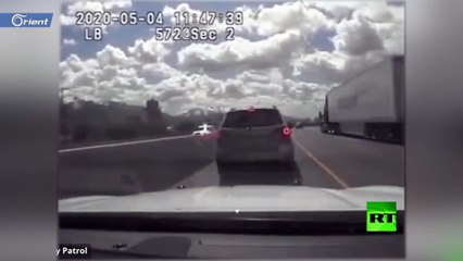 طفل في الخامسة من العمر يقود سيارة لوحده على الطريق السريع بأمريكا