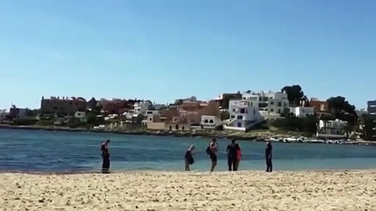 Polícia agredido em praia de Ibiza após pedir a banhistas para saírem