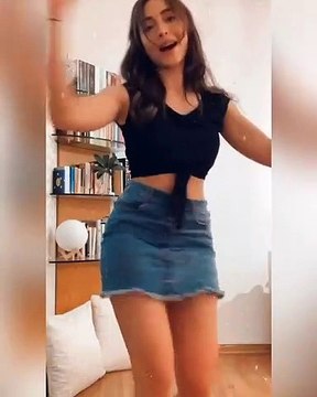 Ελένη Πιερίδου: όπως δεν την έχετε ξαναδει! Χορεύει με μίνι φούστα και είναι κούκλα!