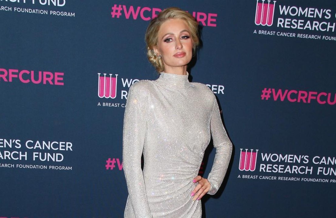 Paris Hilton lanciert Ware für Hilfsorganisationen