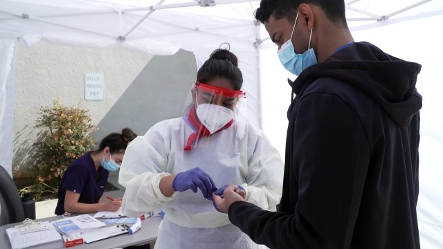 Pruebas rápidas de anticuerpos del coronavirus dan paz mental en Los Ángeles