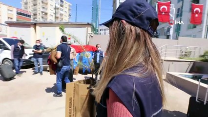 Yurtta karantina süresi tamamlananlar Mehter Marşı ve fidanlarla uğurlandı