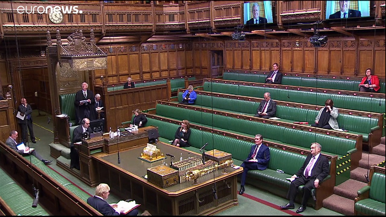 Johnson stellt Lockerungen in Aussicht