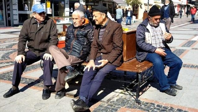 Son Dakika: 65 yaş üstü ve 20 yaş altındakilerin sokağa çıkma istisnalarının detayları belli oldu