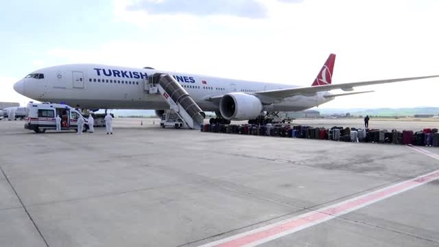 Kuveyt'teki 340 Türk vatandaşı THY uçağıyla yurda getirildi