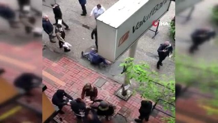 Banka önündeki sıra kavgasında yumruklar konuştu