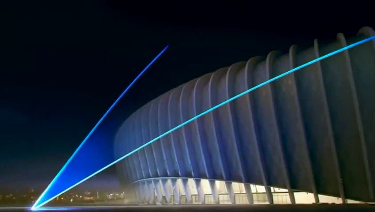 Un sourire. Reprise des entraînements?