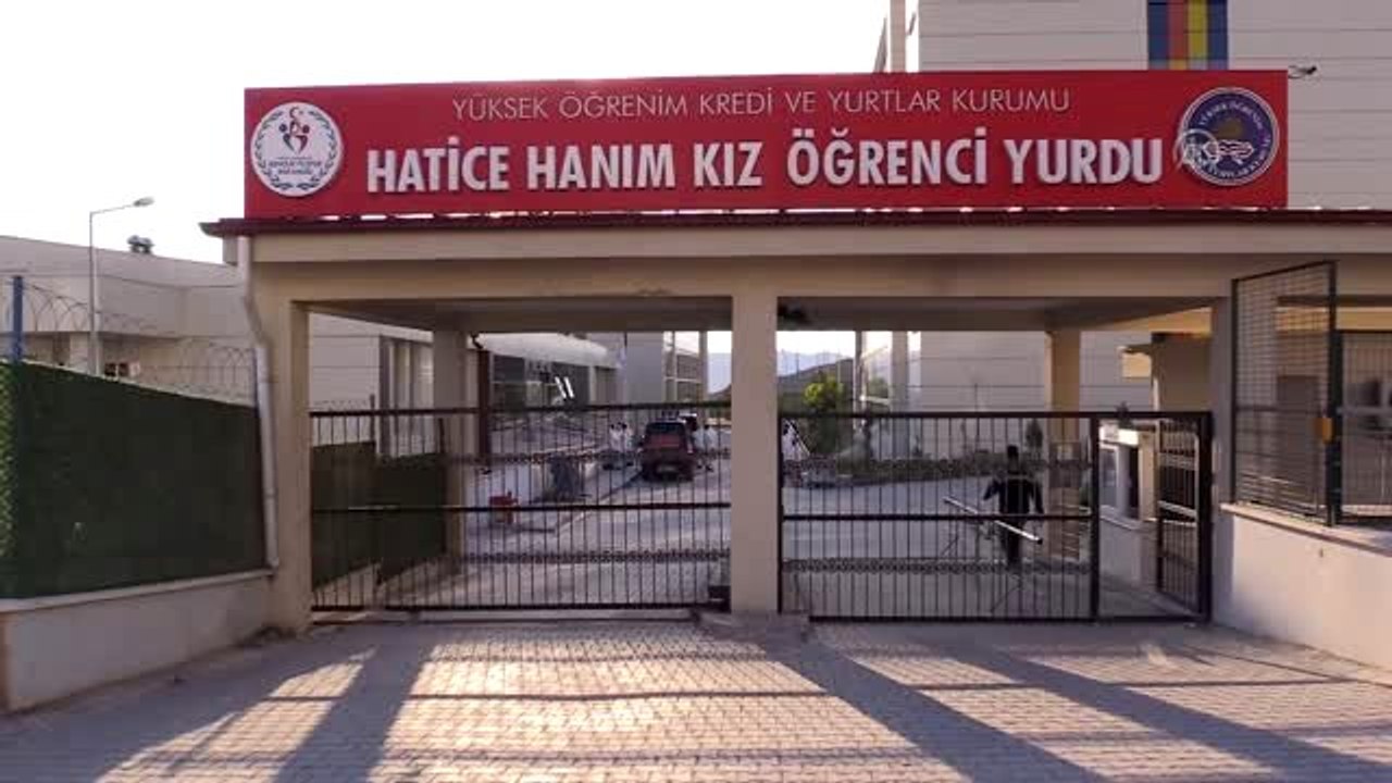 Kuveyt'ten getirilen 70 kişi yurda yerleştirildi