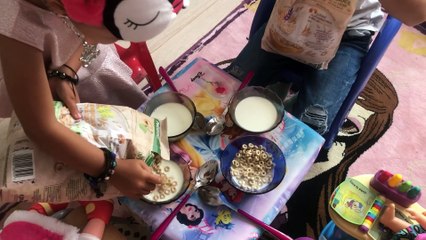 Maya si Antonyo au mancat toate cerealele Cheerios de la Nestle