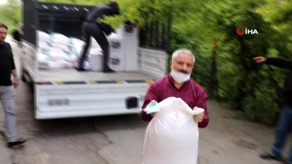 Hayırsever iş adamlarından Ramazan yardımı...Yardım kolilerinin üzerine Mercedes Kadir'in...