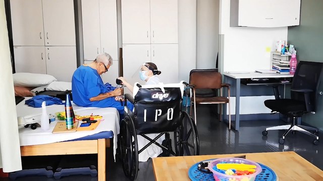 mqn-Abuelitos reciben terapia física gracias a esfuerzo del personal del Hospital Geriátrico-060520