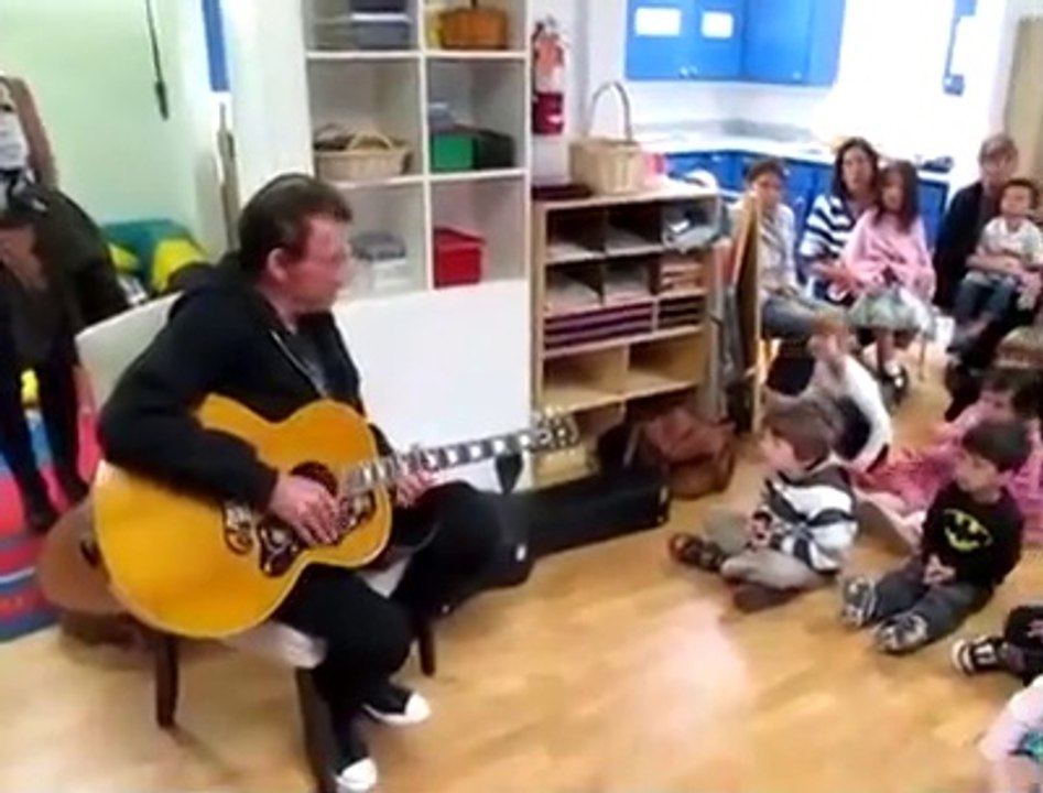 Johnny Hallyday chante pour l'école de Jade ( 2011 )