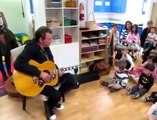 Johnny Hallyday chante pour l'école de Jade ( 2011 )