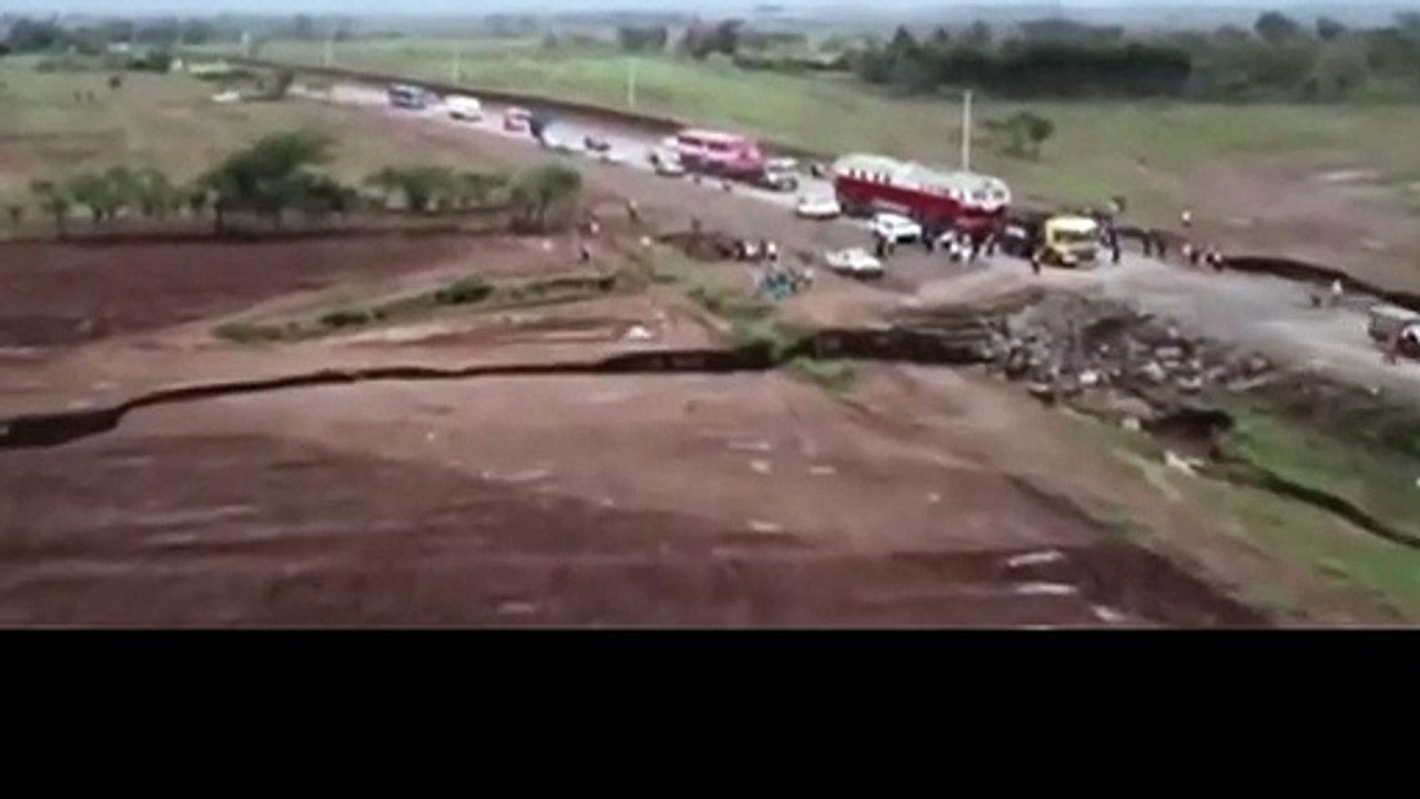 Awan menyerupai Mata dajjal #ALUMINATING https://dai.ly/x7tqyuo