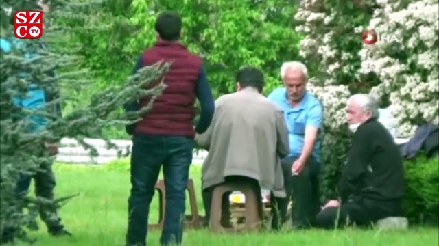 E-5’in yanı başında piknik yapıp tavla oynadılar
