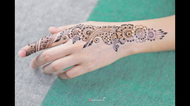 نقش الحناء الجميل على ظهره - تصميم الحناء الأنيق والبسيط - نقش الحناء خطوة بخطوة