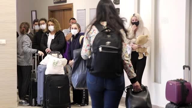 Bolu'da karantina süresi dolanlar evlerine uğurlanıyor